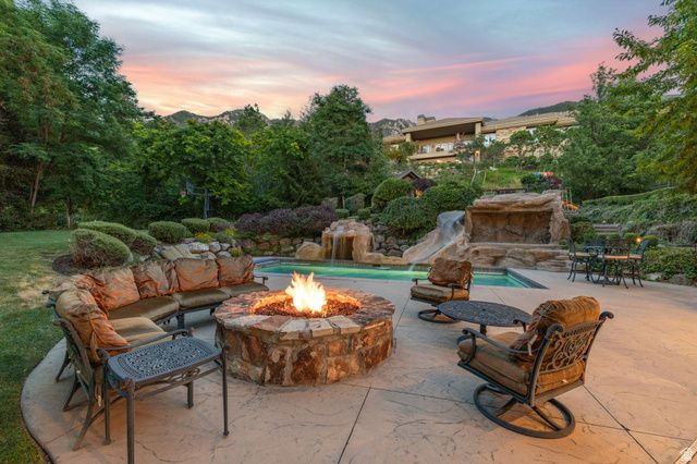 18 SNOW FOREST LN, Sandy, UT 84092