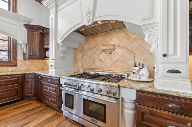 18 SNOW FOREST LN, Sandy, UT 84092