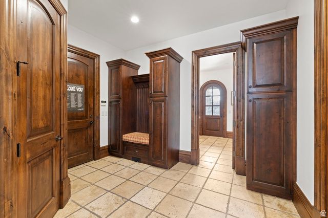 18 SNOW FOREST LN, Sandy, UT 84092