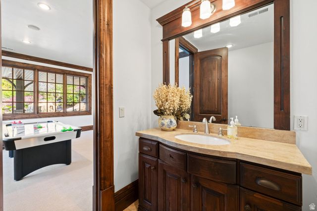 18 SNOW FOREST LN, Sandy, UT 84092