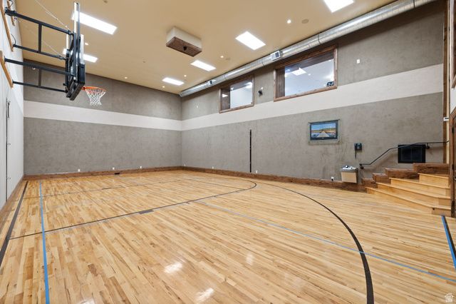 18 SNOW FOREST LN, Sandy, UT 84092