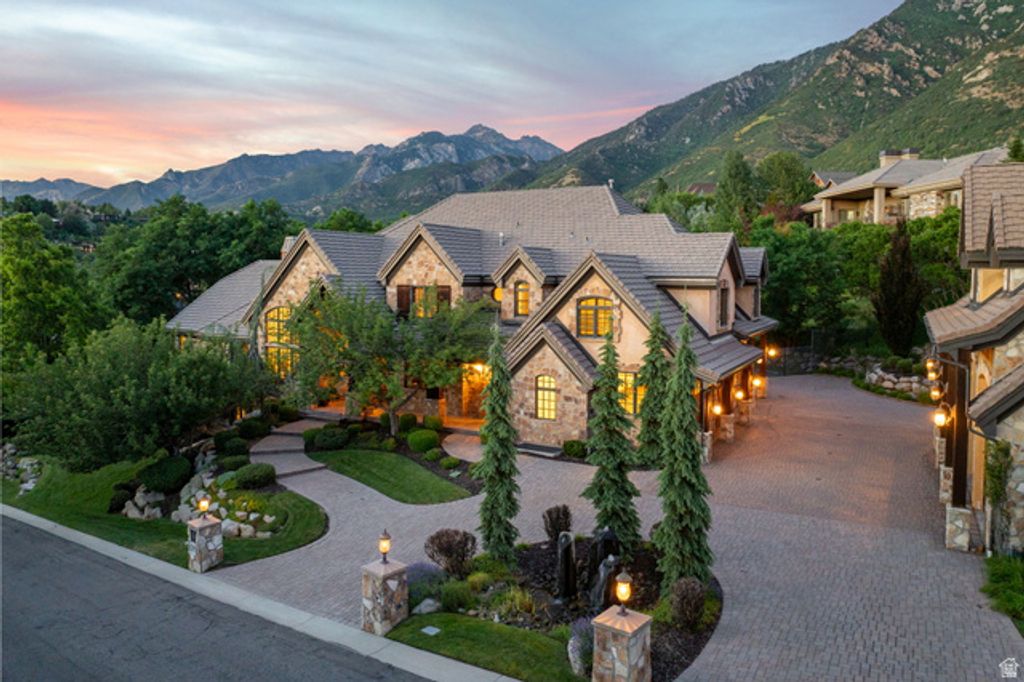 18 SNOW FOREST LN, Sandy, UT 84092