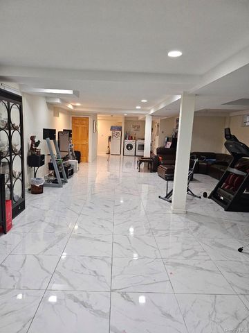 43-29 249th Street, Little Neck, NY 11363