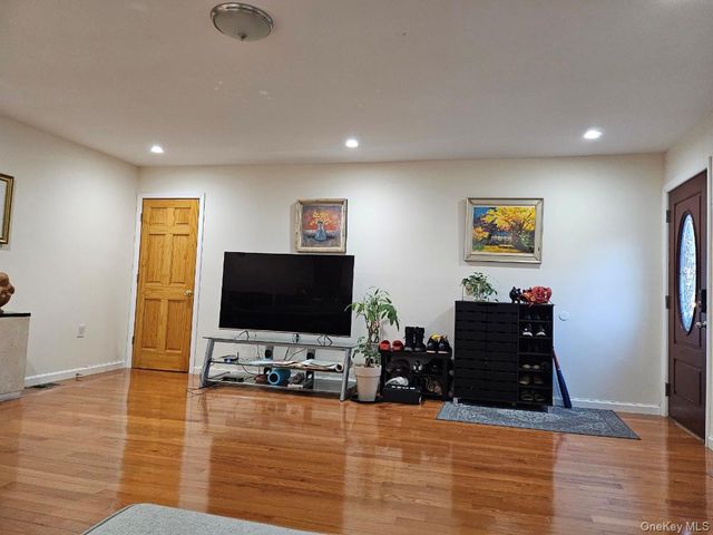 43-29 249th Street, Little Neck, NY 11363