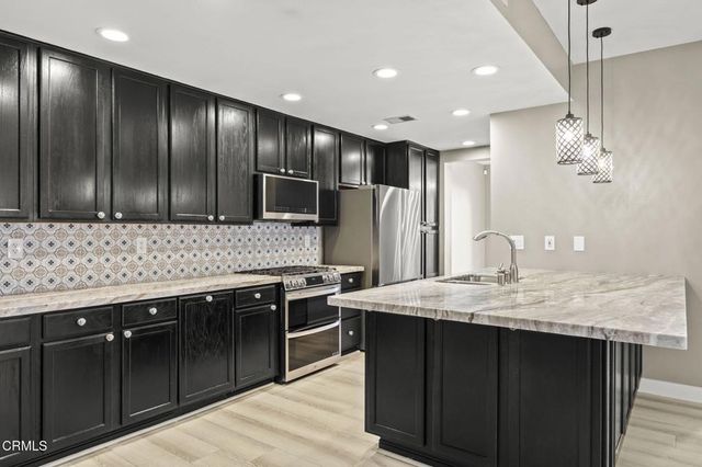 521 Sonata Way C, Simi Valley, CA 93065