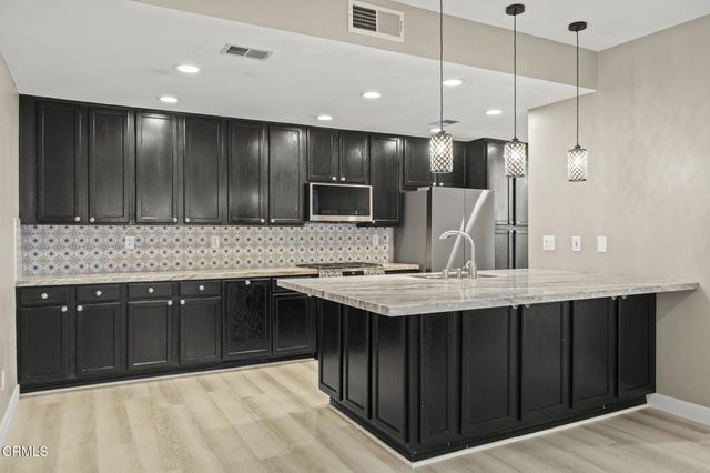 521 Sonata Way C, Simi Valley, CA 93065