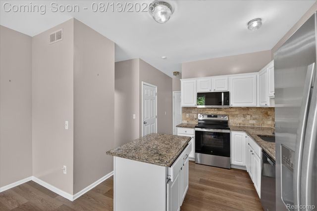 156 Morgan Drive 18, Canton Charter Township, MI 48188