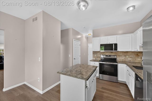 156 Morgan Drive 18, Canton Charter Township, MI 48188