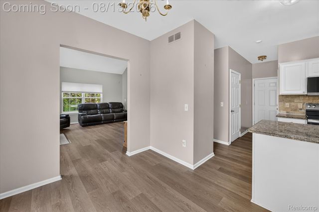 156 Morgan Drive 18, Canton Charter Township, MI 48188