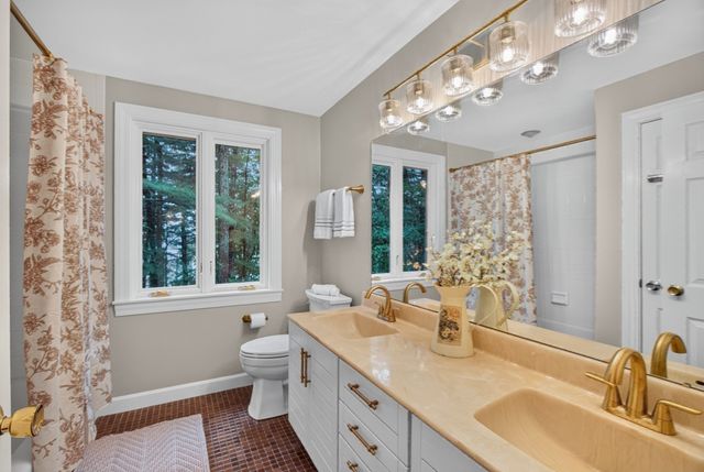 124 Williams Rd, Concord, MA 01742
