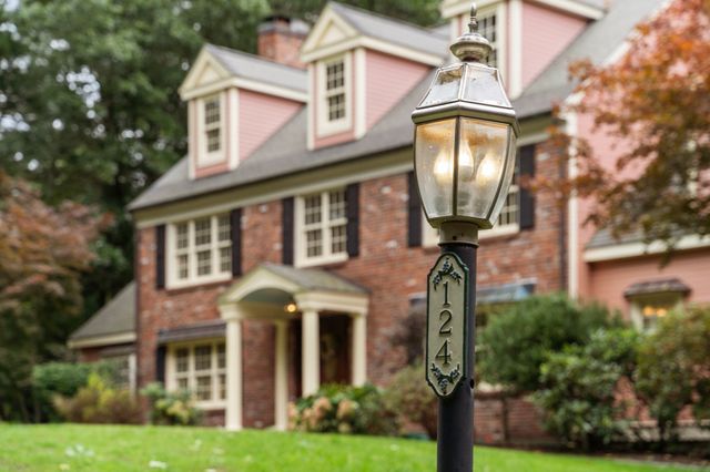 124 Williams Rd, Concord, MA 01742