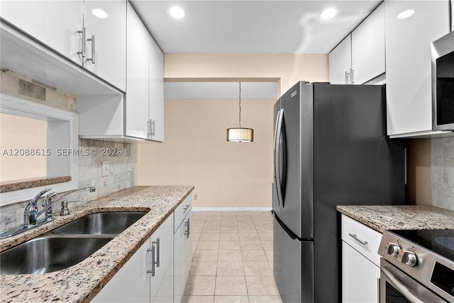 960 Crystal Lake Dr 112, Deerfield Beach, FL 33064