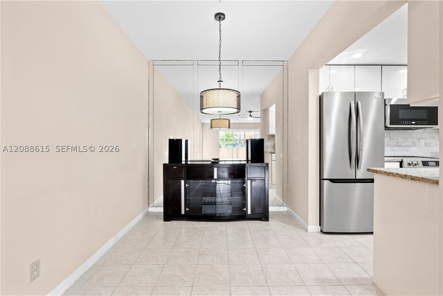 960 Crystal Lake Dr 112, Deerfield Beach, FL 33064