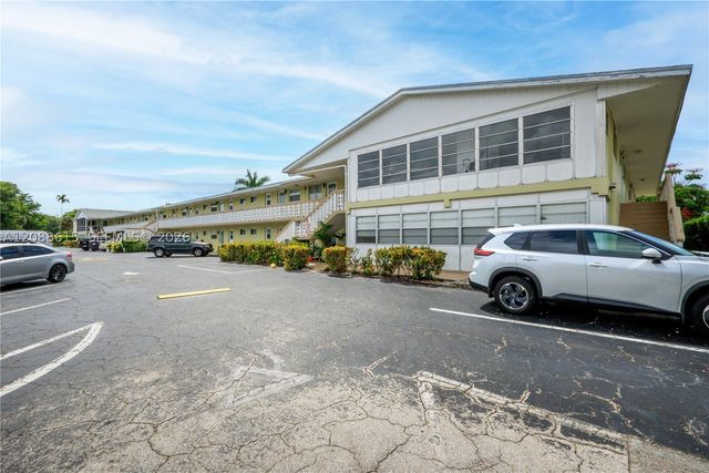 960 Crystal Lake Dr 112, Deerfield Beach, FL 33064