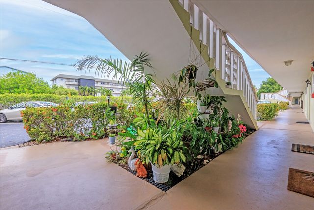 960 Crystal Lake Dr 112, Deerfield Beach, FL 33064