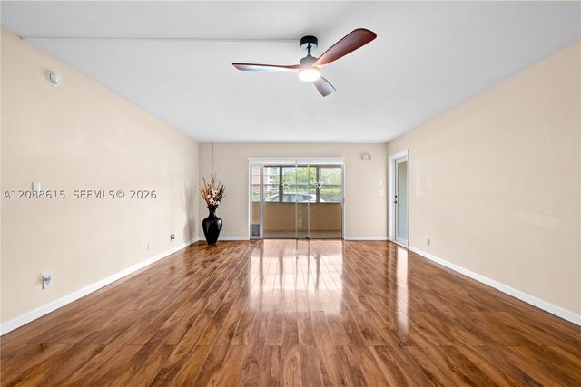 960 Crystal Lake Dr 112, Deerfield Beach, FL 33064