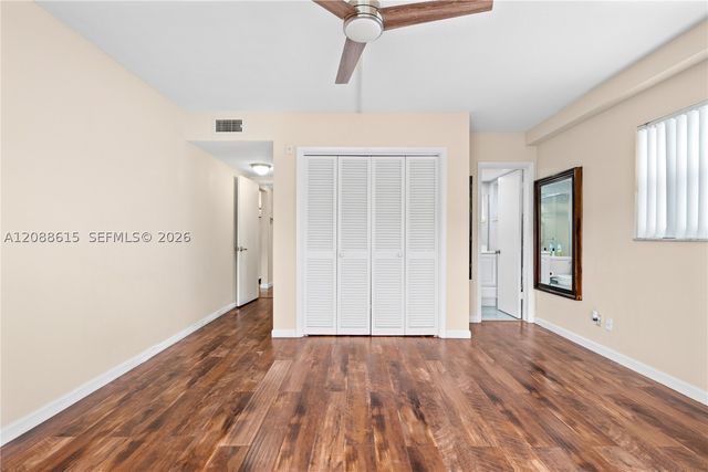 960 Crystal Lake Dr 112, Deerfield Beach, FL 33064
