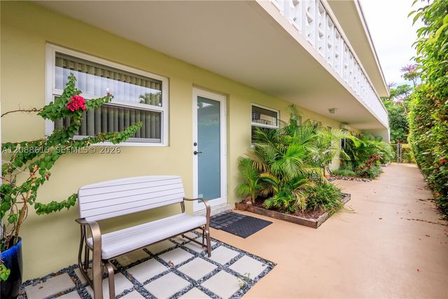 960 Crystal Lake Dr 112, Deerfield Beach, FL 33064