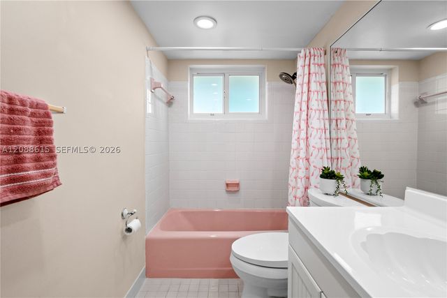 960 Crystal Lake Dr 112, Deerfield Beach, FL 33064