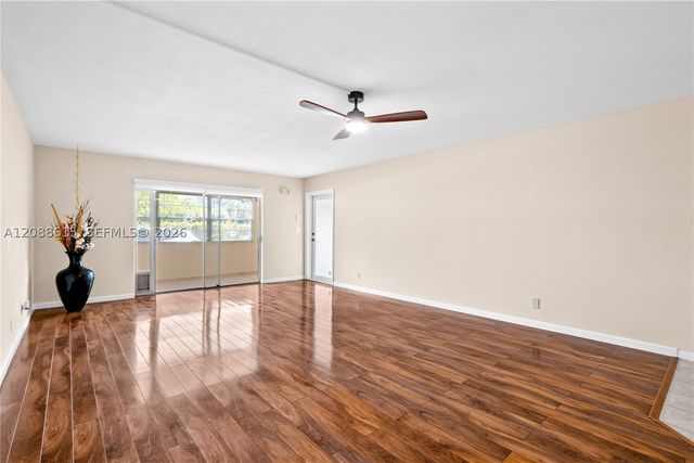960 Crystal Lake Dr 112, Deerfield Beach, FL 33064