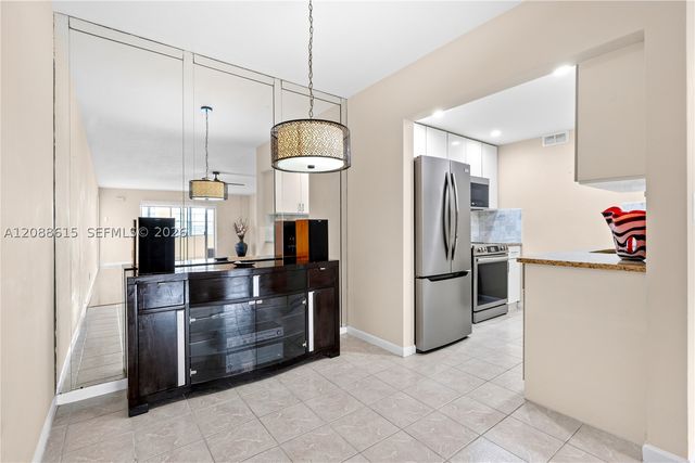 960 Crystal Lake Dr 112, Deerfield Beach, FL 33064