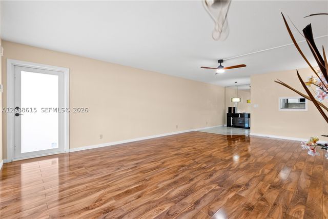 960 Crystal Lake Dr 112, Deerfield Beach, FL 33064