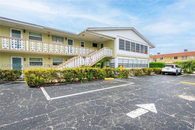 960 Crystal Lake Dr 112, Deerfield Beach, FL 33064