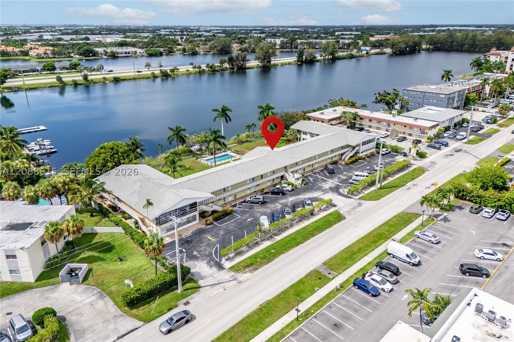 960 Crystal Lake Dr 112, Deerfield Beach, FL 33064