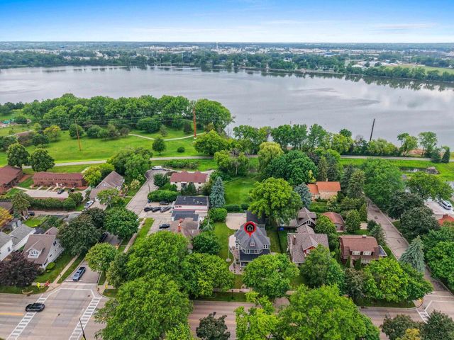 515 N BROADWAY STREET, De Pere, WI 54115