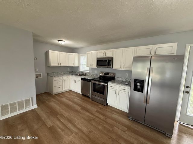 11818 Mahogany Dr, Louisville, KY 40272