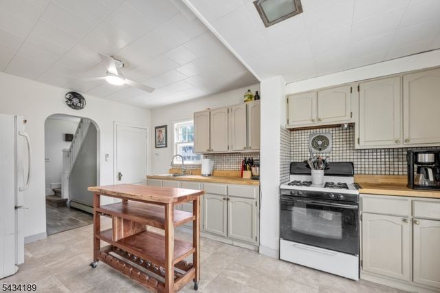174 Phelps Ave, Bergenfield Boro, NJ 07621