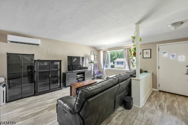 174 Phelps Ave, Bergenfield Boro, NJ 07621