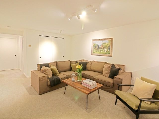 29 Abbey Road, Williston, VT 05495