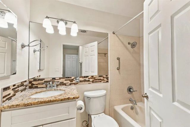 910 La Fiesta Lane, San Marcos, CA 92078