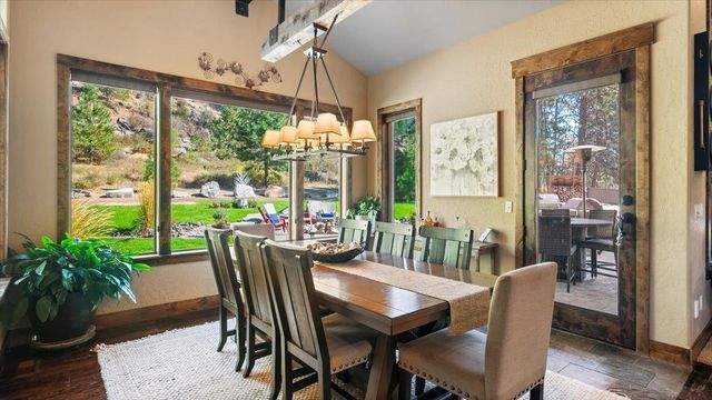 13606 N Riverbluff Ln, Spokane, WA 99208