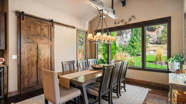 13606 N Riverbluff Ln, Spokane, WA 99208