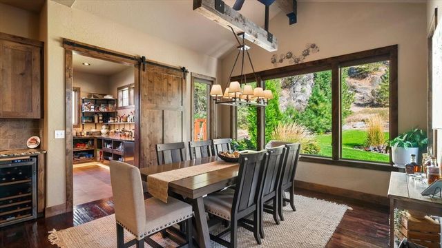 13606 N Riverbluff Ln, Spokane, WA 99208