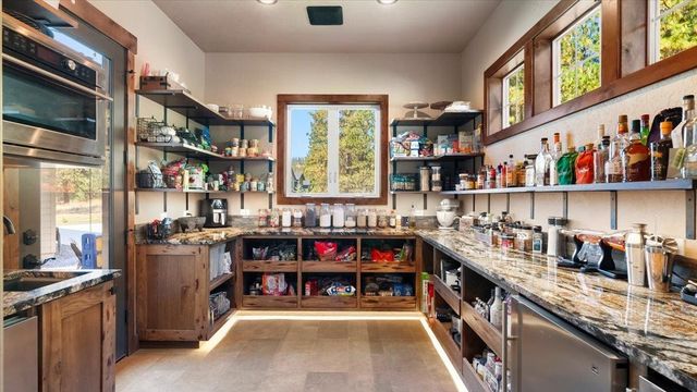 13606 N Riverbluff Ln, Spokane, WA 99208