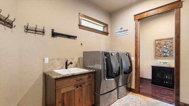 13606 N Riverbluff Ln, Spokane, WA 99208