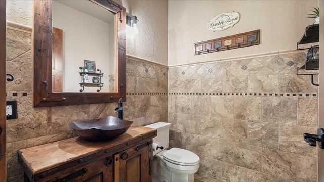 13606 N Riverbluff Ln, Spokane, WA 99208