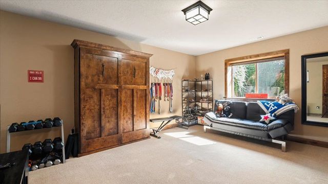 13606 N Riverbluff Ln, Spokane, WA 99208