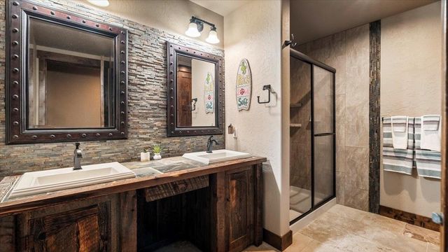 13606 N Riverbluff Ln, Spokane, WA 99208