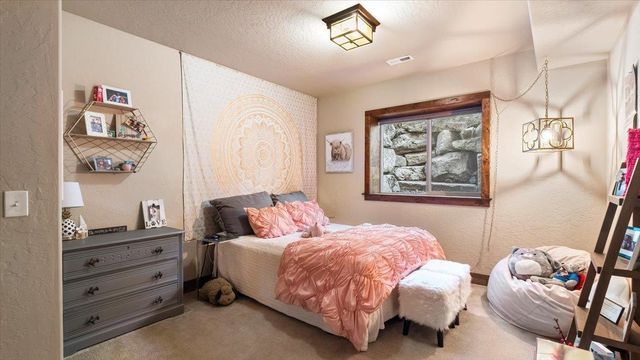 13606 N Riverbluff Ln, Spokane, WA 99208