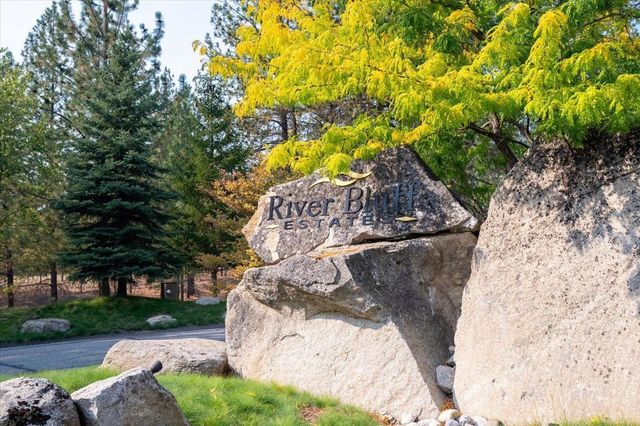 13606 N Riverbluff Ln, Spokane, WA 99208