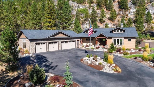 13606 N Riverbluff Ln, Spokane, WA 99208