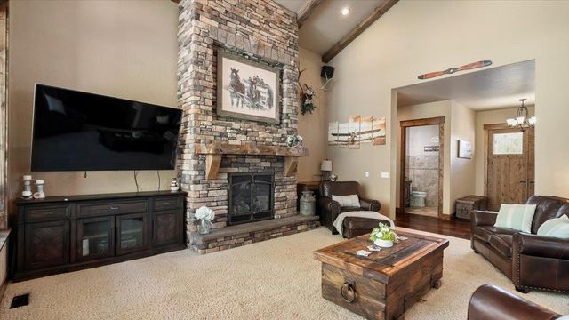 13606 N Riverbluff Ln, Spokane, WA 99208