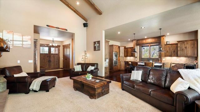 13606 N Riverbluff Ln, Spokane, WA 99208