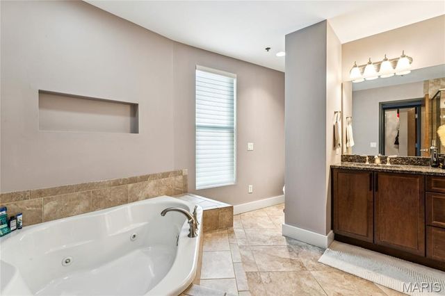 2323 Locust Street PH600, St Louis, MO 63103