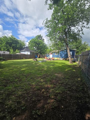 203 Stroud Street, Cleburne, TX 76033