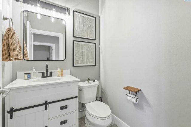 548 Athens Dr, West Richland, WA 99353